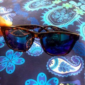 Happy hour sunglasses, tortoise deric polarized